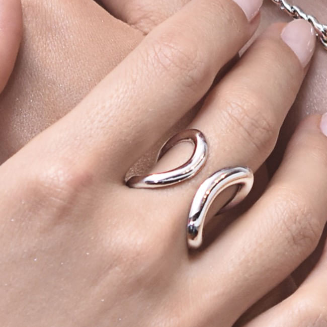 Anel-em-Ouro-Branco-com-Dois-Fios-Arredondados-e-Assimetricos