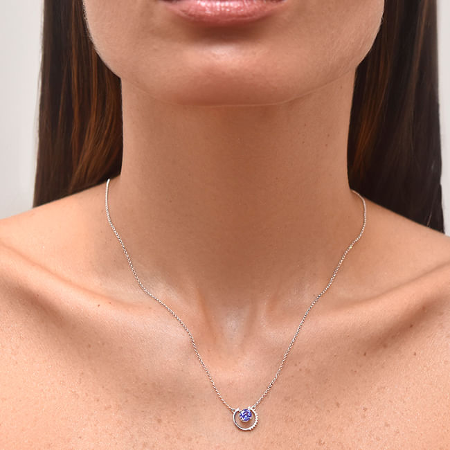 Colar-Ouro-Branco-Tanzanita-Redonda-com-Borda-de-Diamantes