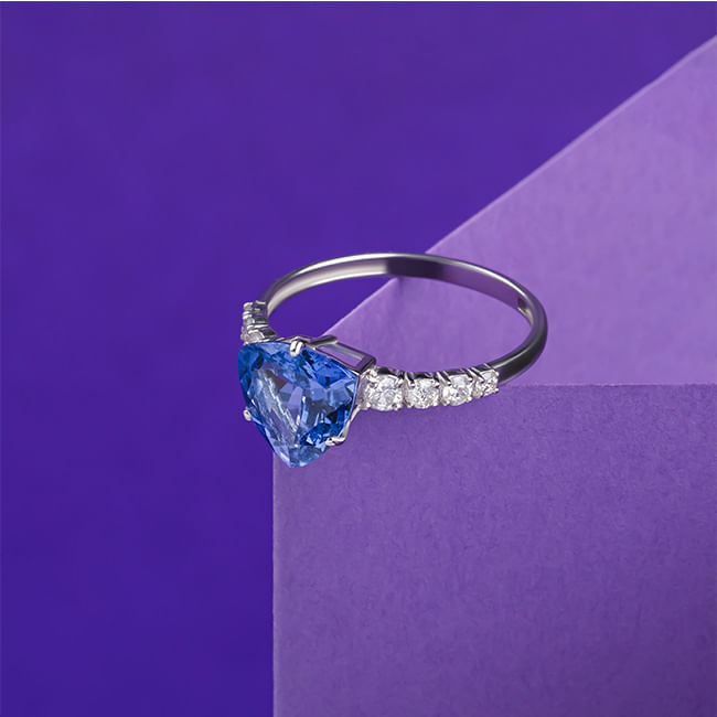 Anel-Ouro-Branco-Triangulo-Tanzanita-e-Aro-Diamante